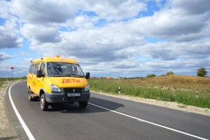 Благодаря нацпроекту в этом году обновят более 3 тыс. км дорог к образовательным и досуговым учреждениям